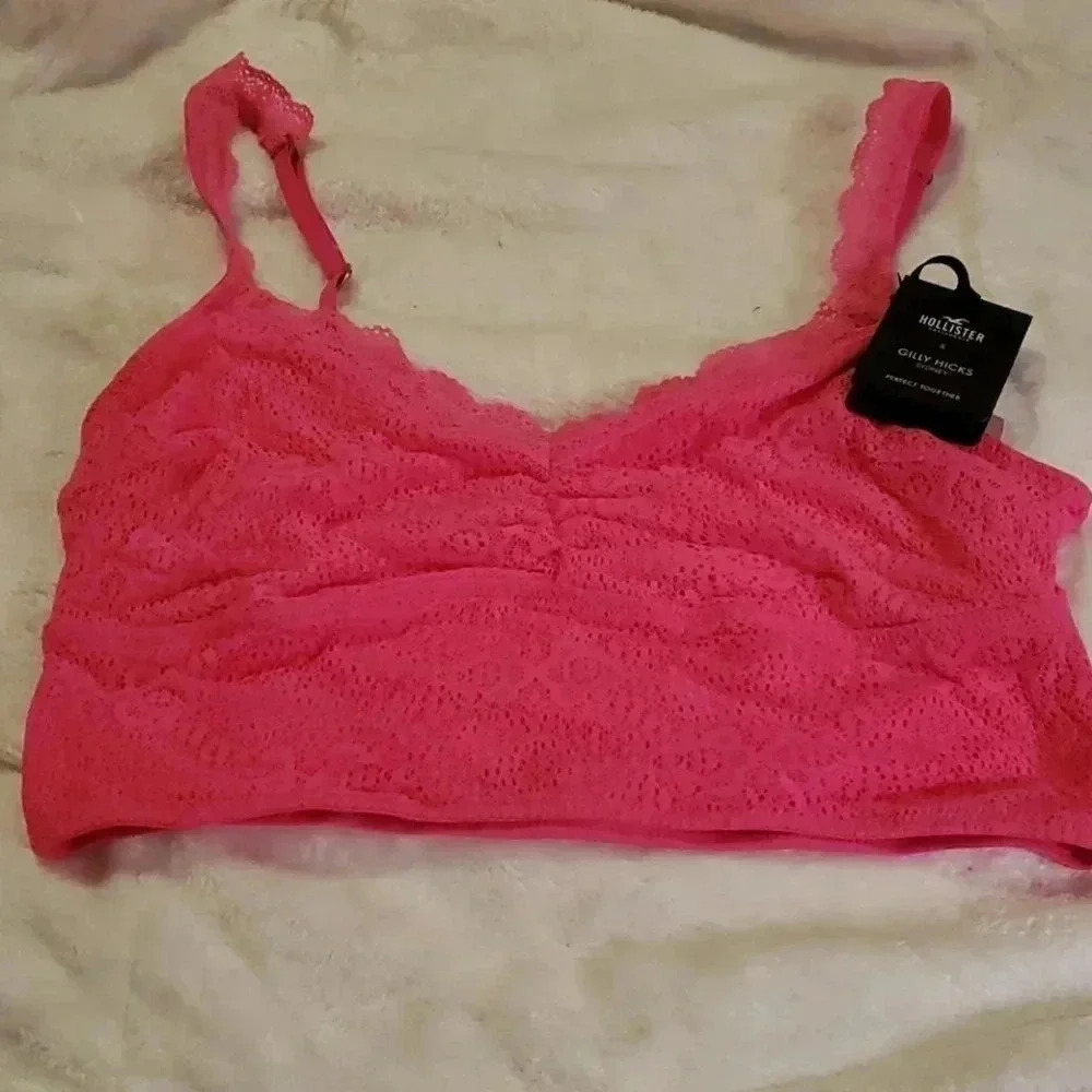 HOLLISTER & GILLY HICKS TANK TOP